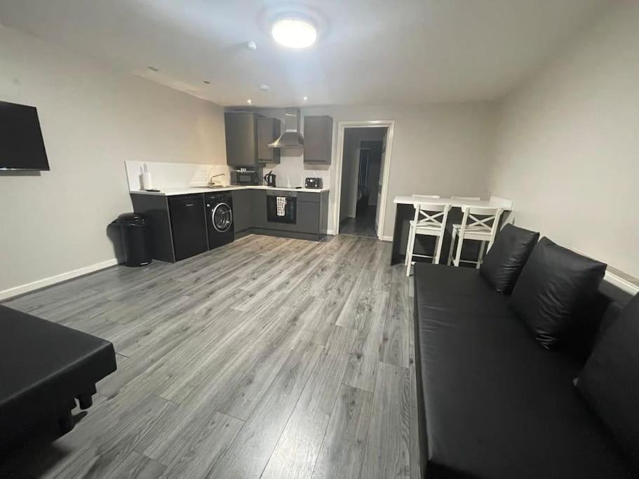 Hosted By Ryan - 2 Bedroom Apartment Liverpool Ngoại thất bức ảnh