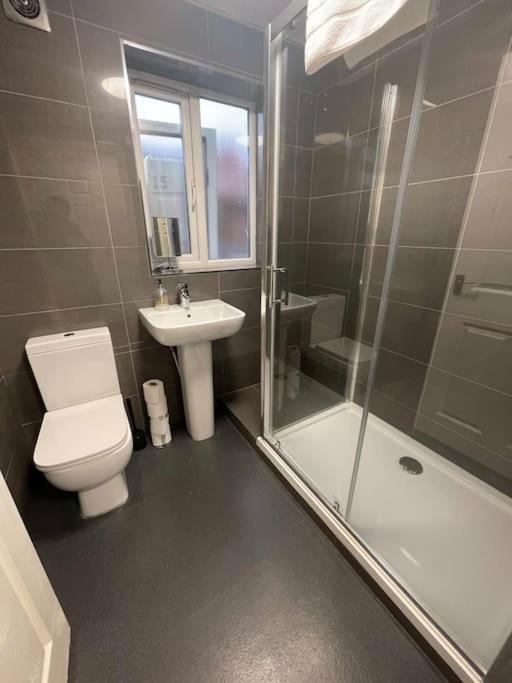 Hosted By Ryan - 2 Bedroom Apartment Liverpool Ngoại thất bức ảnh